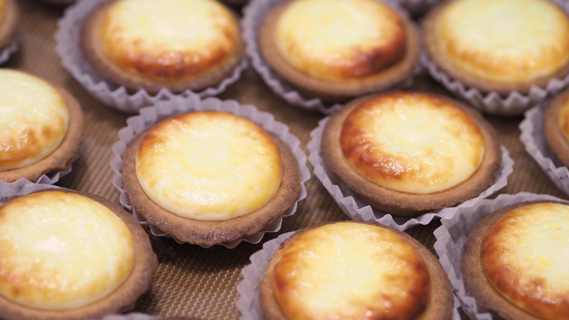 クローズ アップ チーズ タルト特別新鮮でユニークな味をオーブン機毎日からベーキング