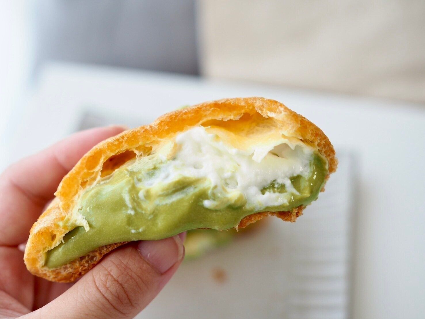 シャトレーゼ「ダブルシュークリーム 抹茶ミルク」断面写真