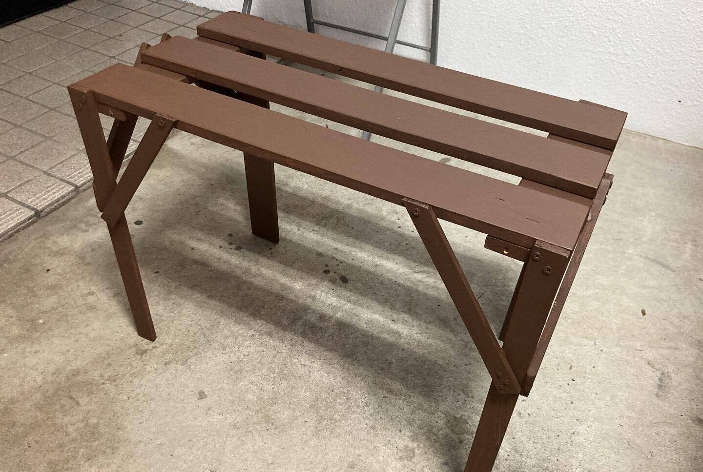 【ダイソー】ダイソーのペンキとハケでガーデニングのプランタースタンドの仕上げ塗りはバッチリ