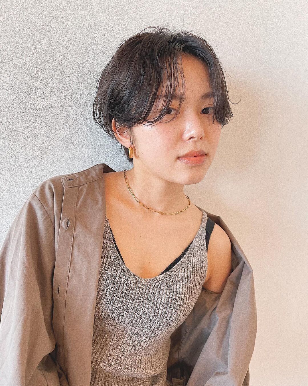 40代女性にもおすすめ！小顔効果もバッチリ！長めバングで骨格補正