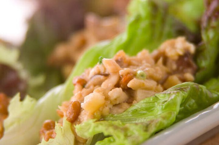鶏肉納豆のレタス包み