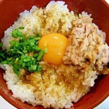 【ツナ】魚粉とツナとニラの卵かけごはん♪