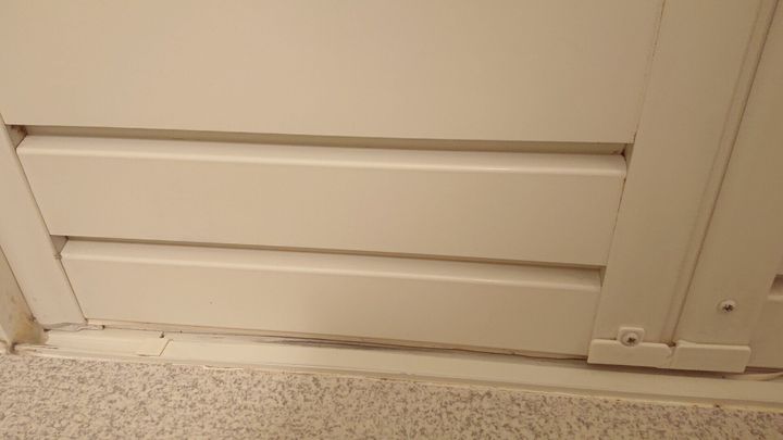 浴室ドアの通気口部分