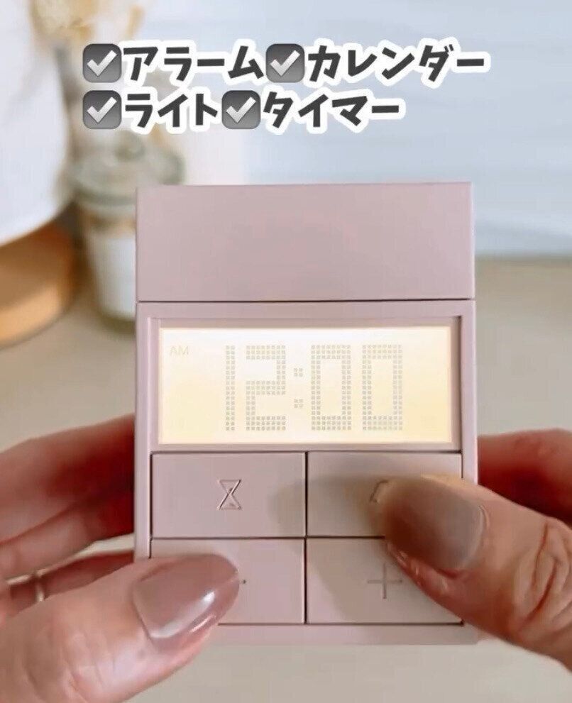 かわいくて機能性も抜群！「キューブ型 デジタル時計」