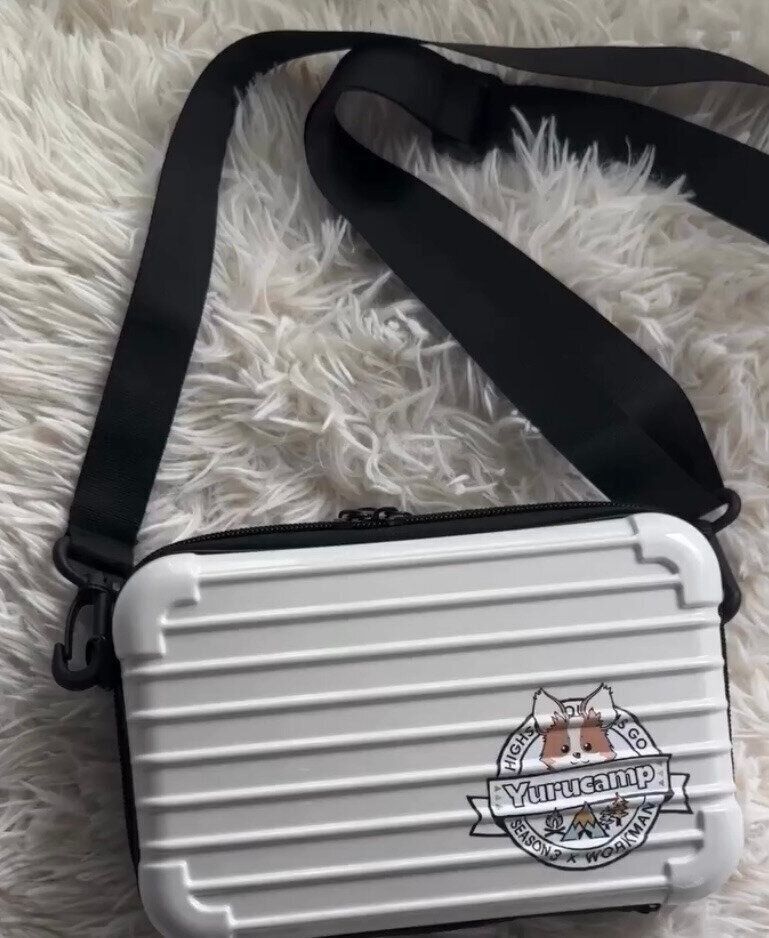 キャンプでの貴重品入れに！「コラボミニキャリーポーチ」