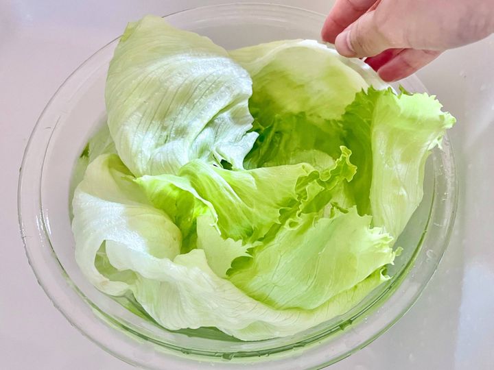 レタスを1週間シャキシャキに保存できるのは洗いかたにコツがあった サンキュ レタスを1週間シャキシャキに保存できるのは洗いかたにコツがあった サンキュ