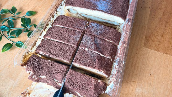 半冷凍でカットするとキレイにカットできます