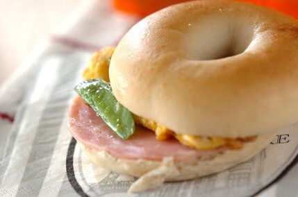 キヌサヤとハムのエッグサンド