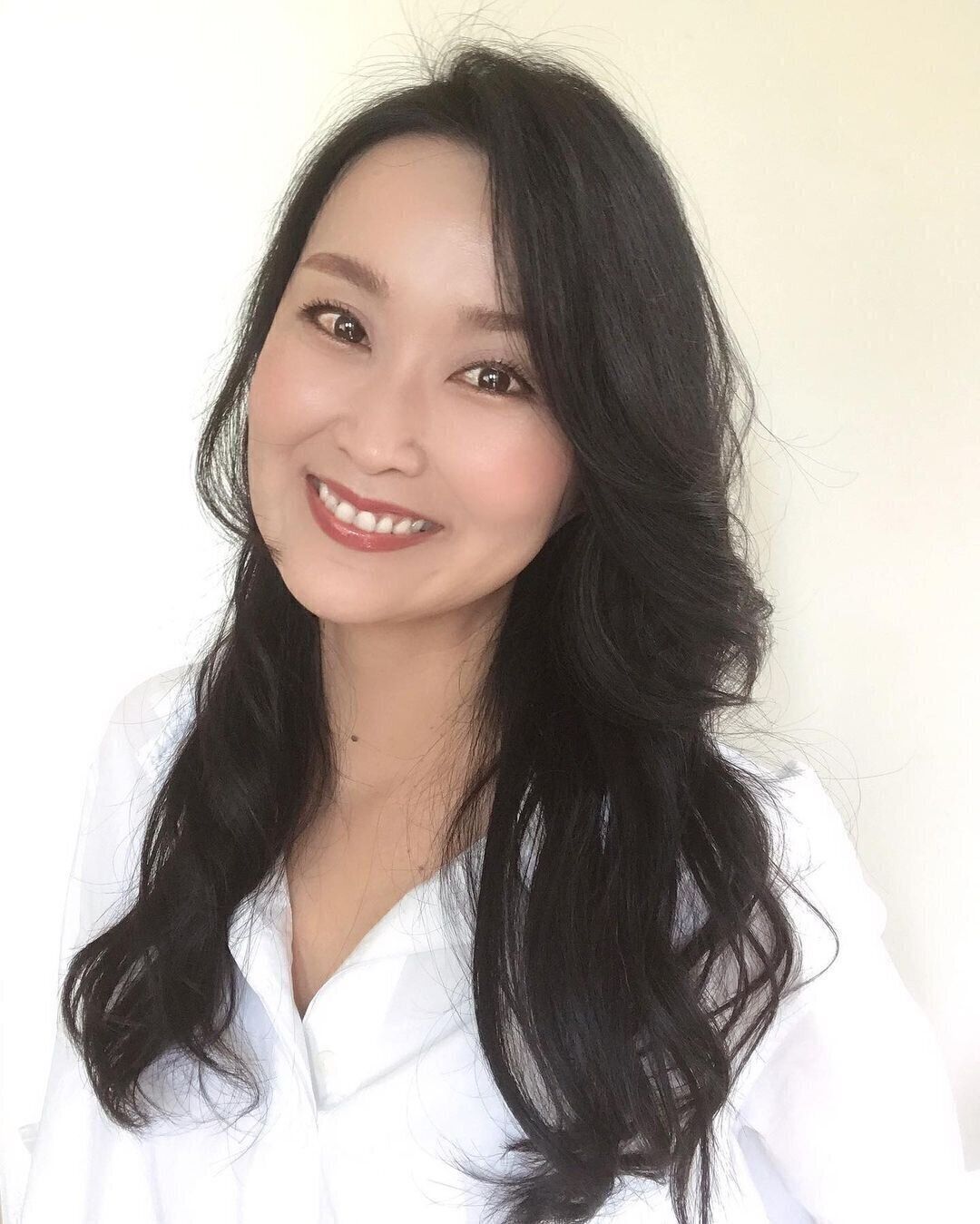 40代に似合うロングヘアスタイル ミックス巻きで華やかさのある上品ロング