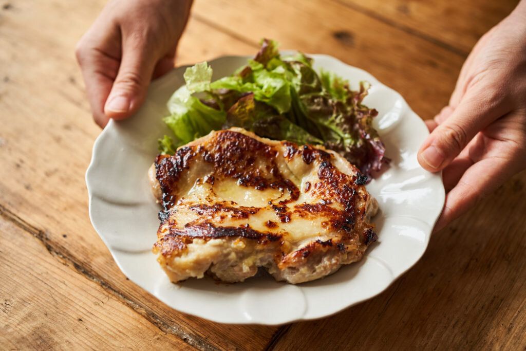 玉ねぎ麹チキン(鶏肉の玉ねぎ麹漬け焼き)