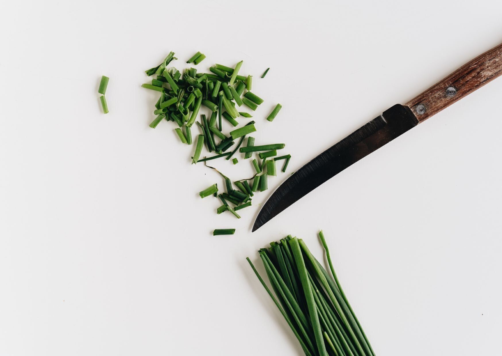 カットされたニラ