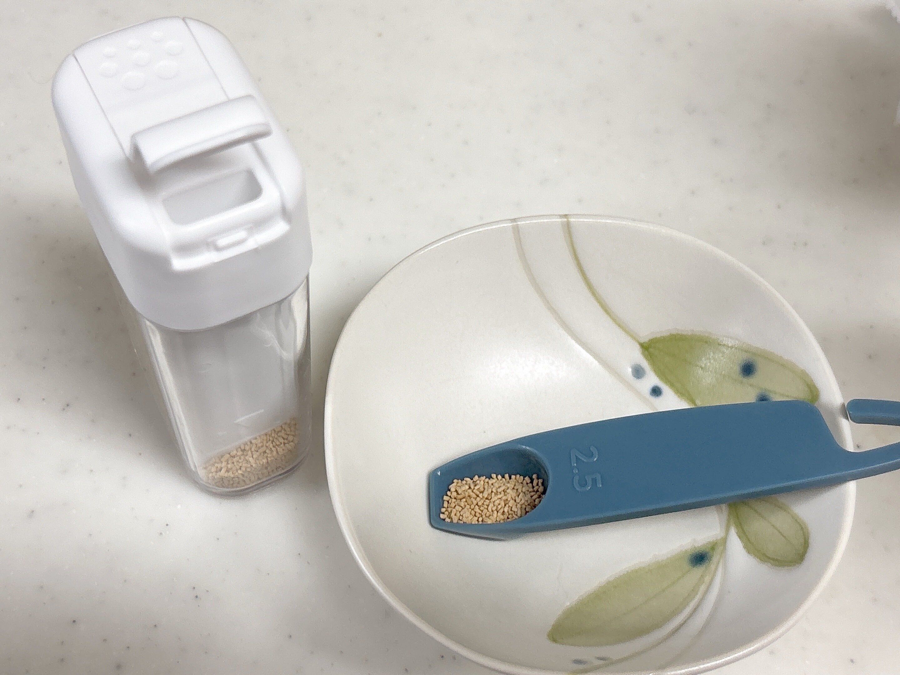 セリア簡単計量調味料ボトル2口