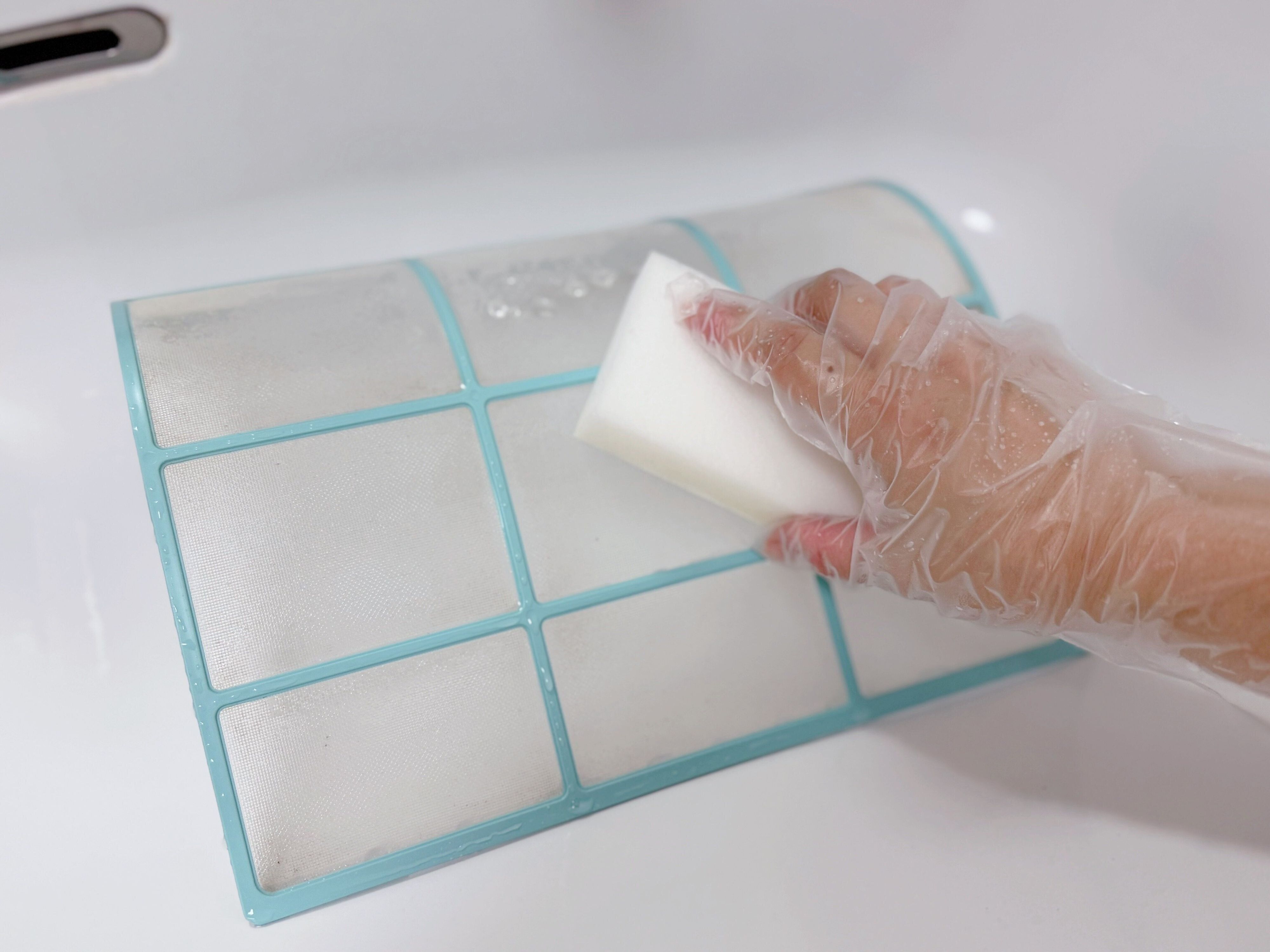 2．エアコンフィルターを洗うスポンジ