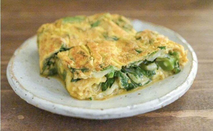 2株だけでOK!春菊とチーズの卵焼き