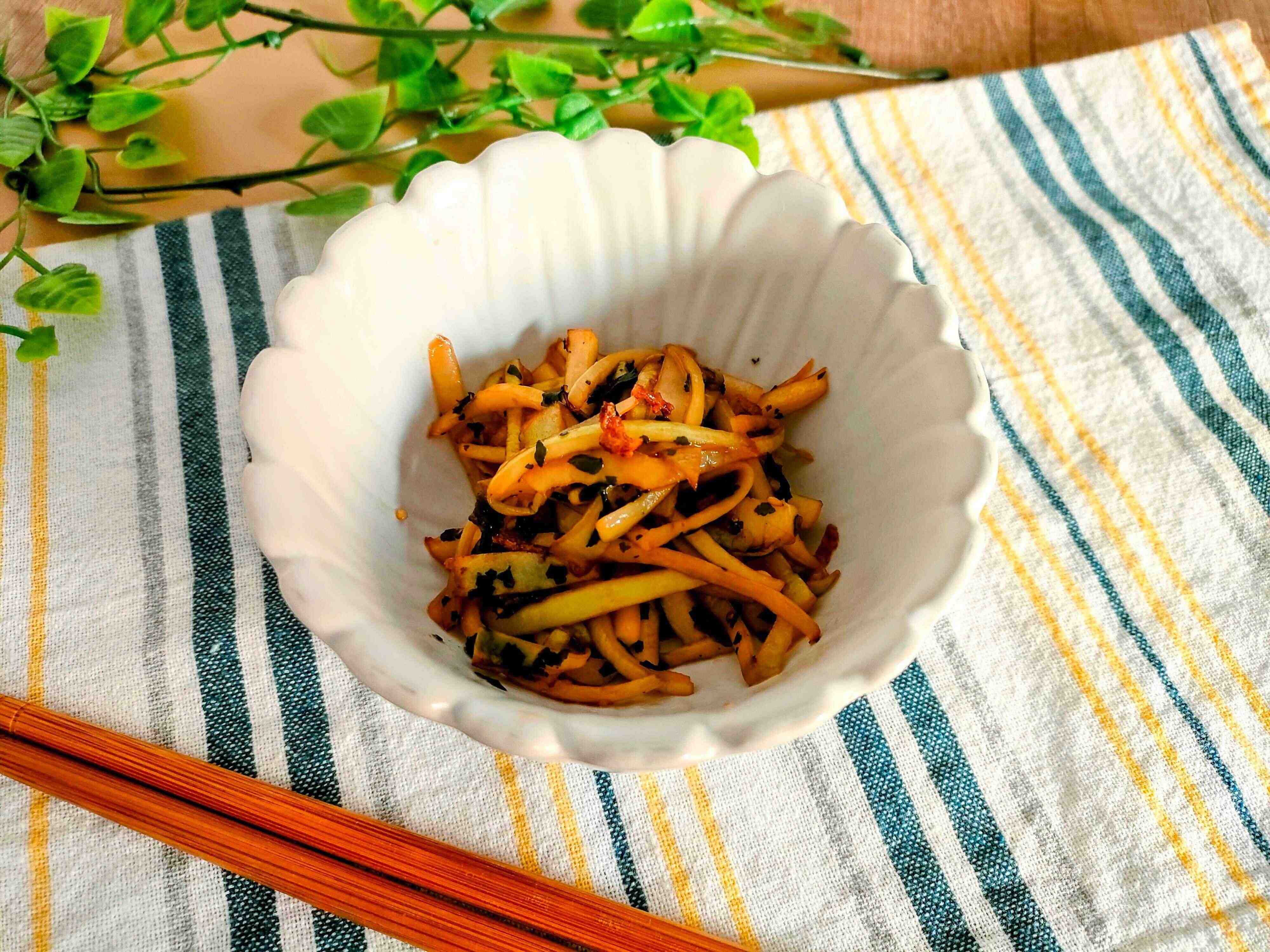 大根の皮を使ったわかめと大根のきんぴら