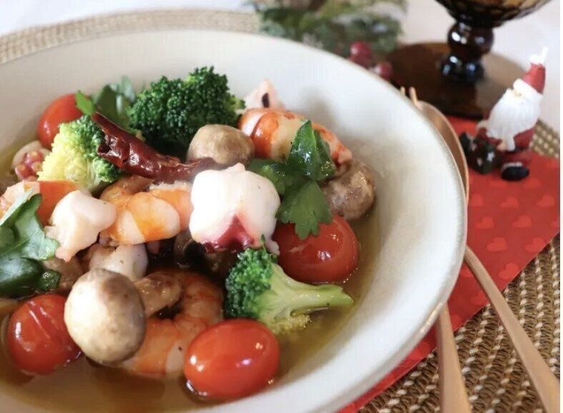 海老とタコと野菜のアヒージョ