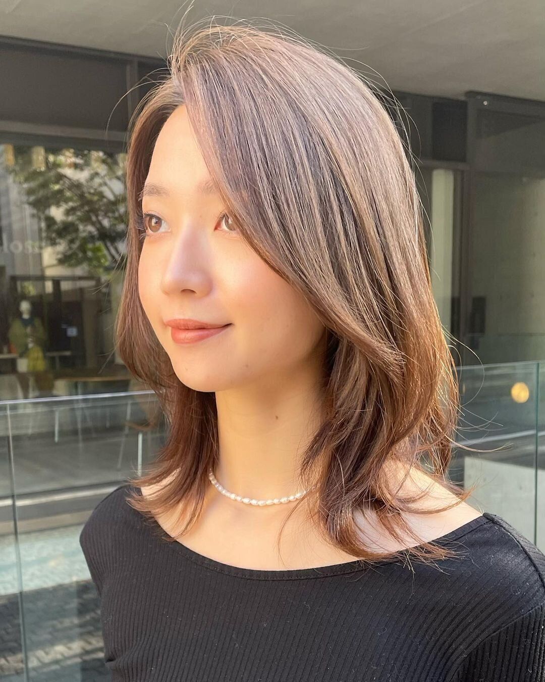 40代女性にもおすすめ！小顔効果もバッチリ！人気が高いミディアムレイヤースタイル