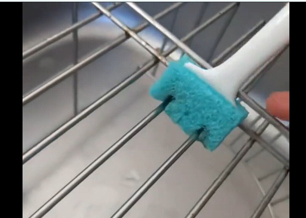 【ダイソー】これは簡単！きれいになる水切りカゴ洗いブラシ