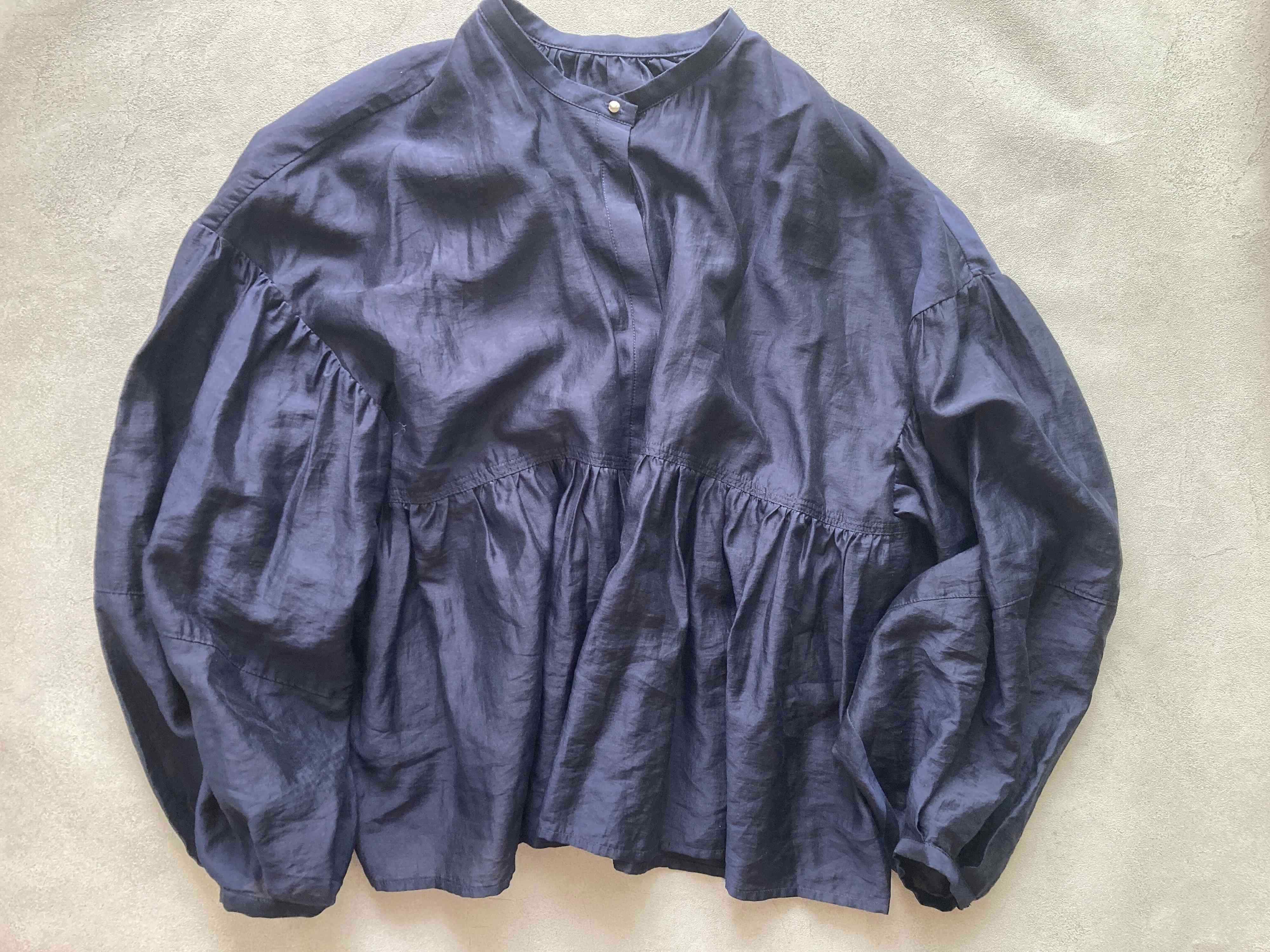 お腹まわりのプヨ！「ウエストインしない」派の40代正解コーデ