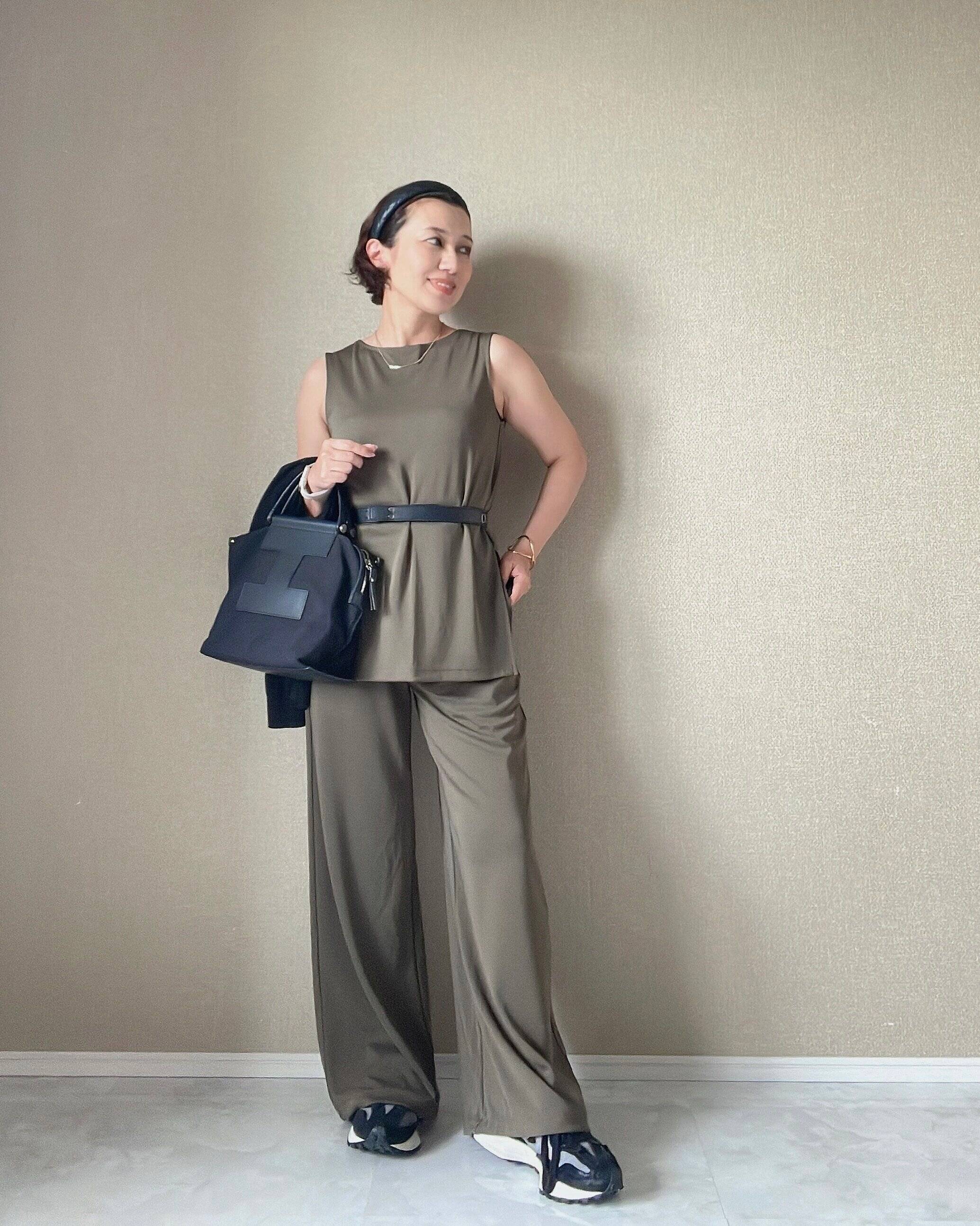 ユニクロ　クレープジャジーノースリーブT