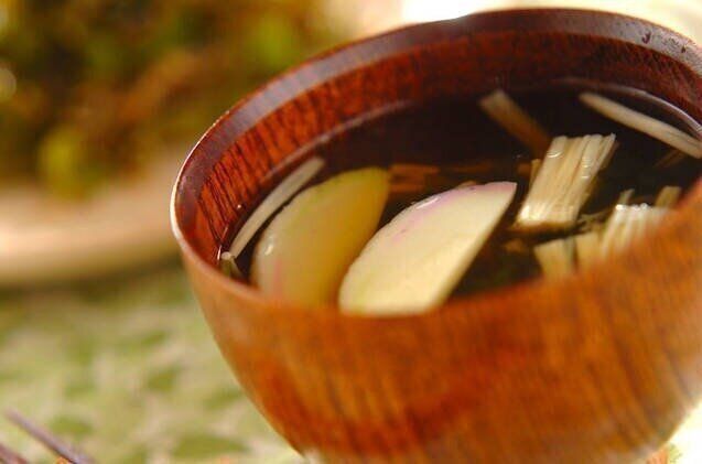 エノキとカマボコのお吸い物