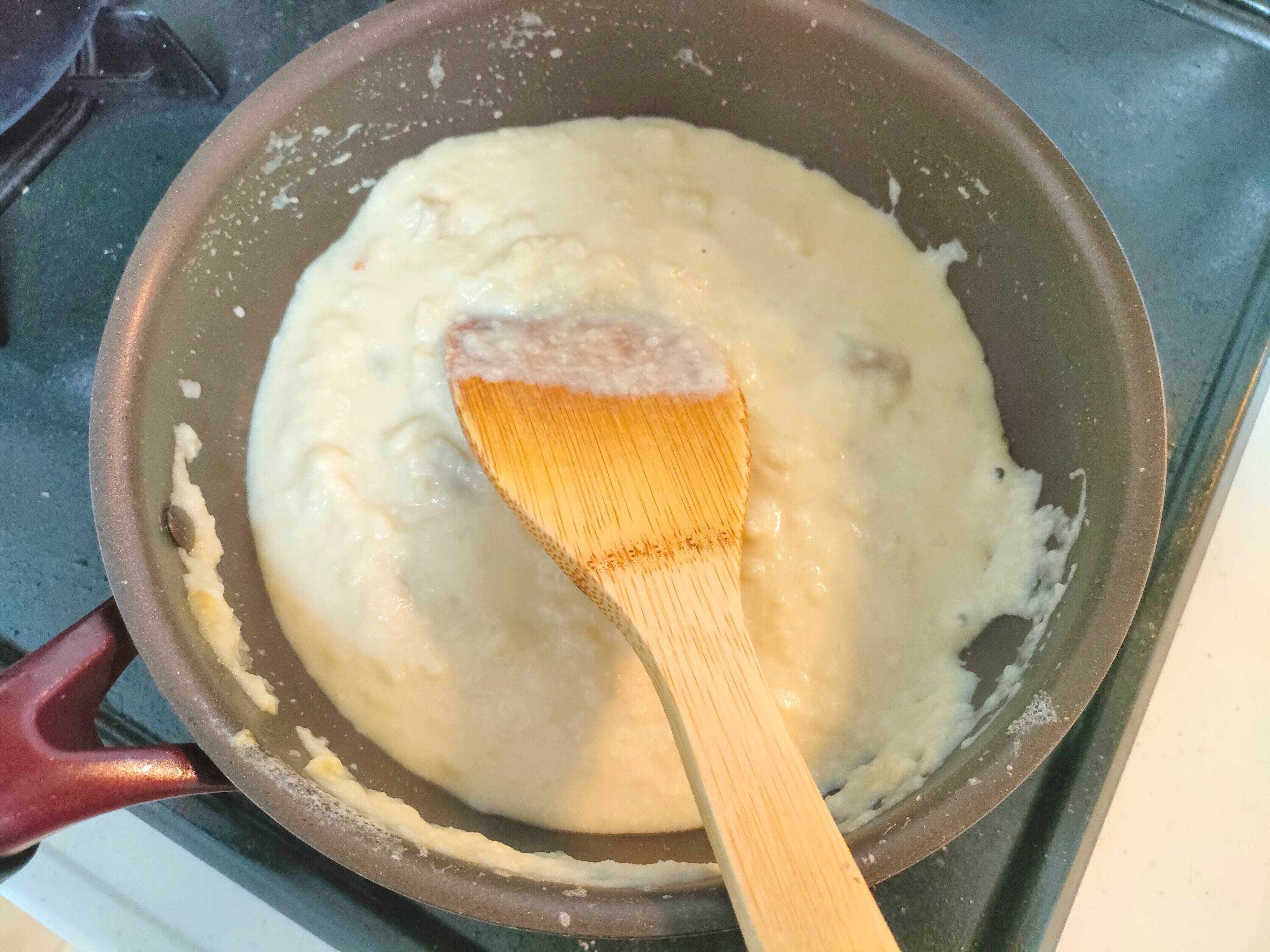 マッシュポテトのようにソースをつくる