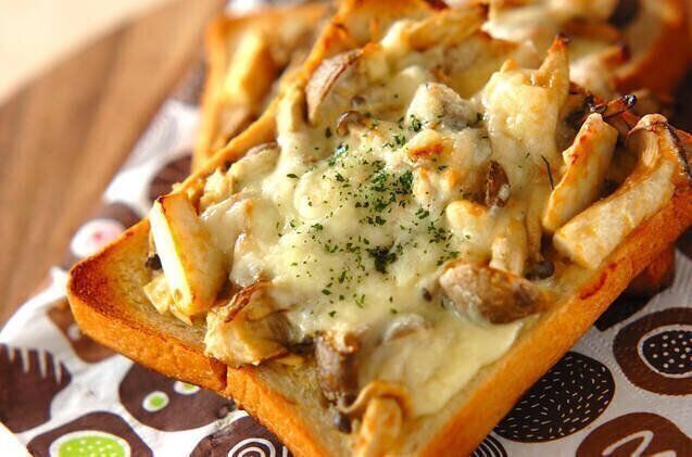 キノコのみそマヨトースト