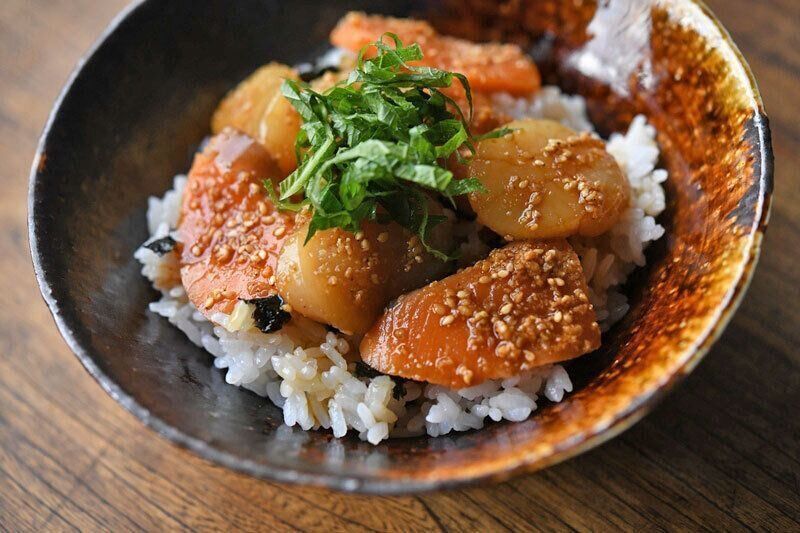 サーモンとホタテの漬け丼のレシピ/作り方