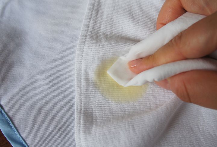 服についた油汚れの染み抜き スッキリきれいにする方法 サンキュ 服についた油汚れの染み抜き スッキリきれいにする方法 サンキュ