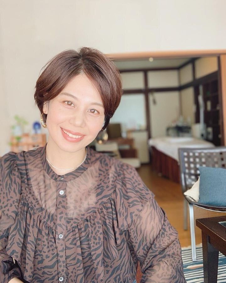 40代女性に似合うふんわりショートヘアスタイル!クールなひし形シルエットショート