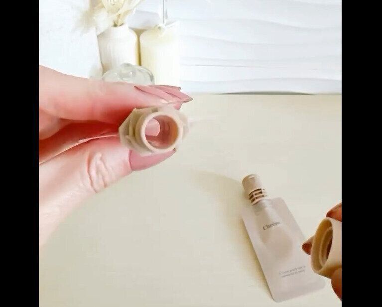 【セリア】くすみカラーがおしゃれ！コンパクトなつめかえパウチ10ml