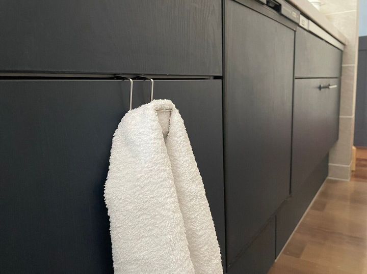 【無印良品】家事の悩み、不便をいっぺんに解決!?「扉につけるフック」が万能に使える