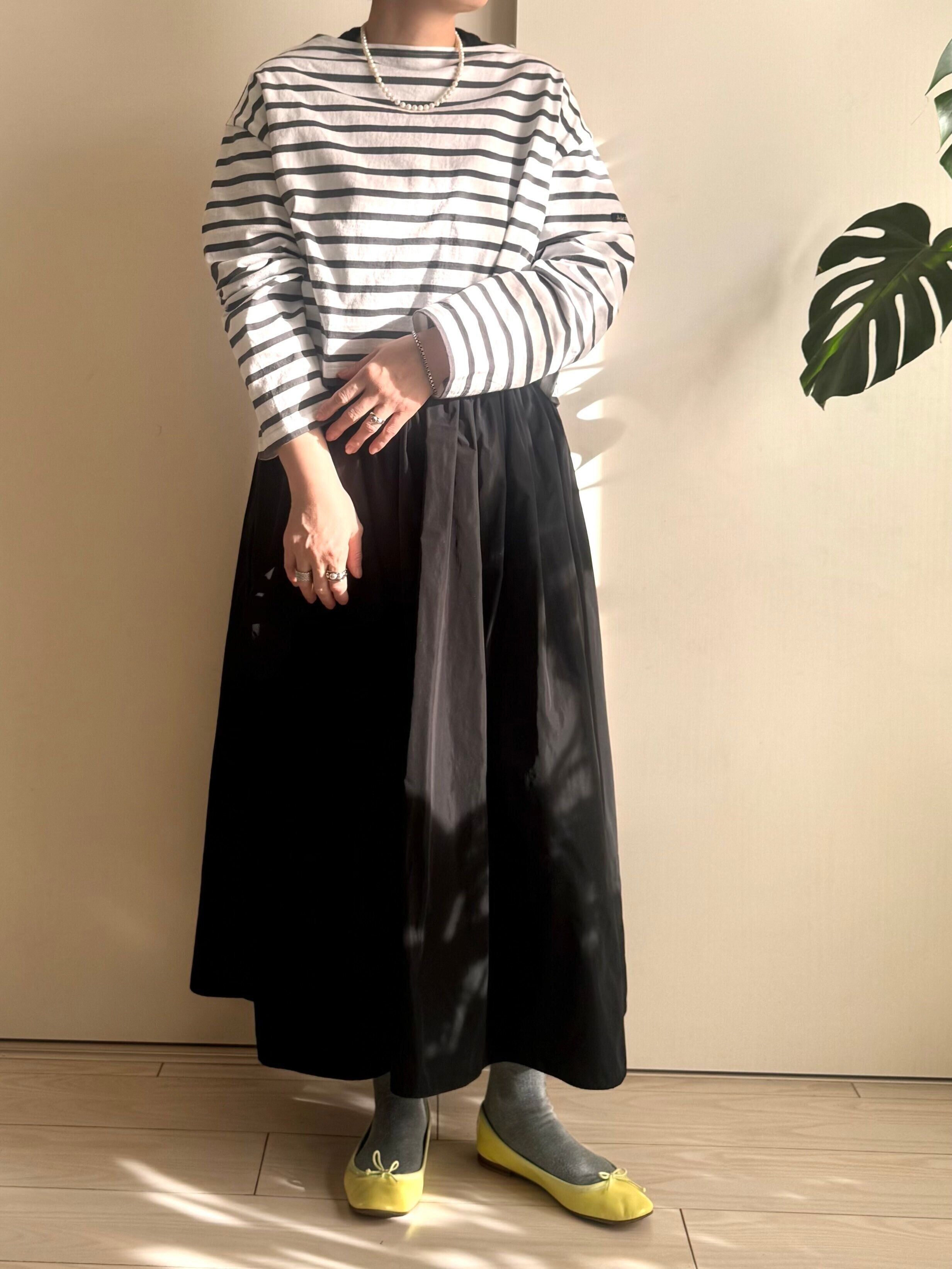 ボーダーと黒スカート