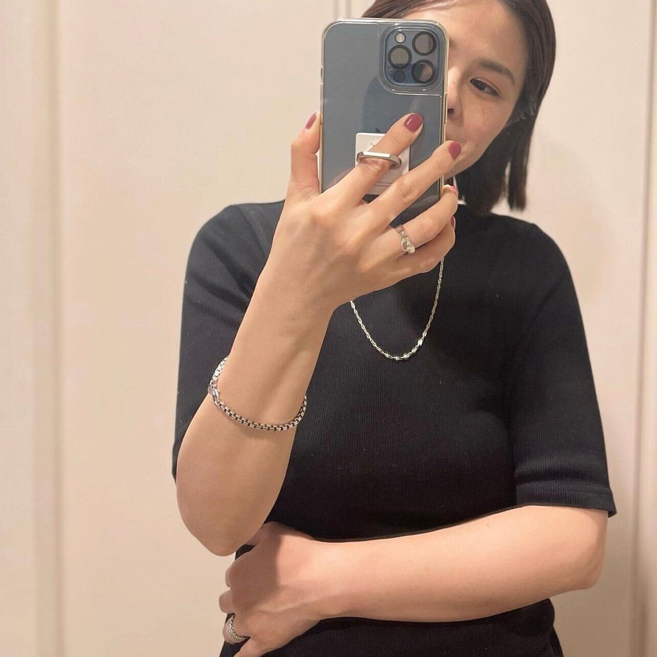 黒リブニットコーデ