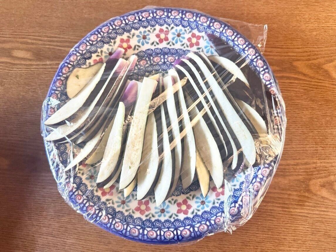 茄子をレンチンする前の状態