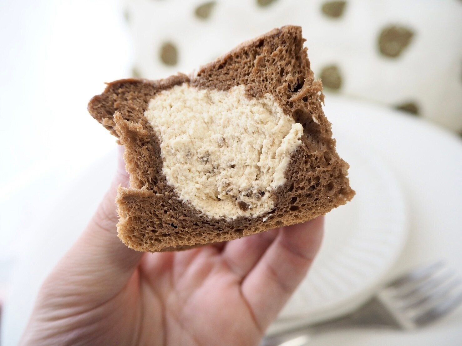 シャトレーゼ「北海道産マスカルポーネ使用 ティラミスシフォン」断面写真