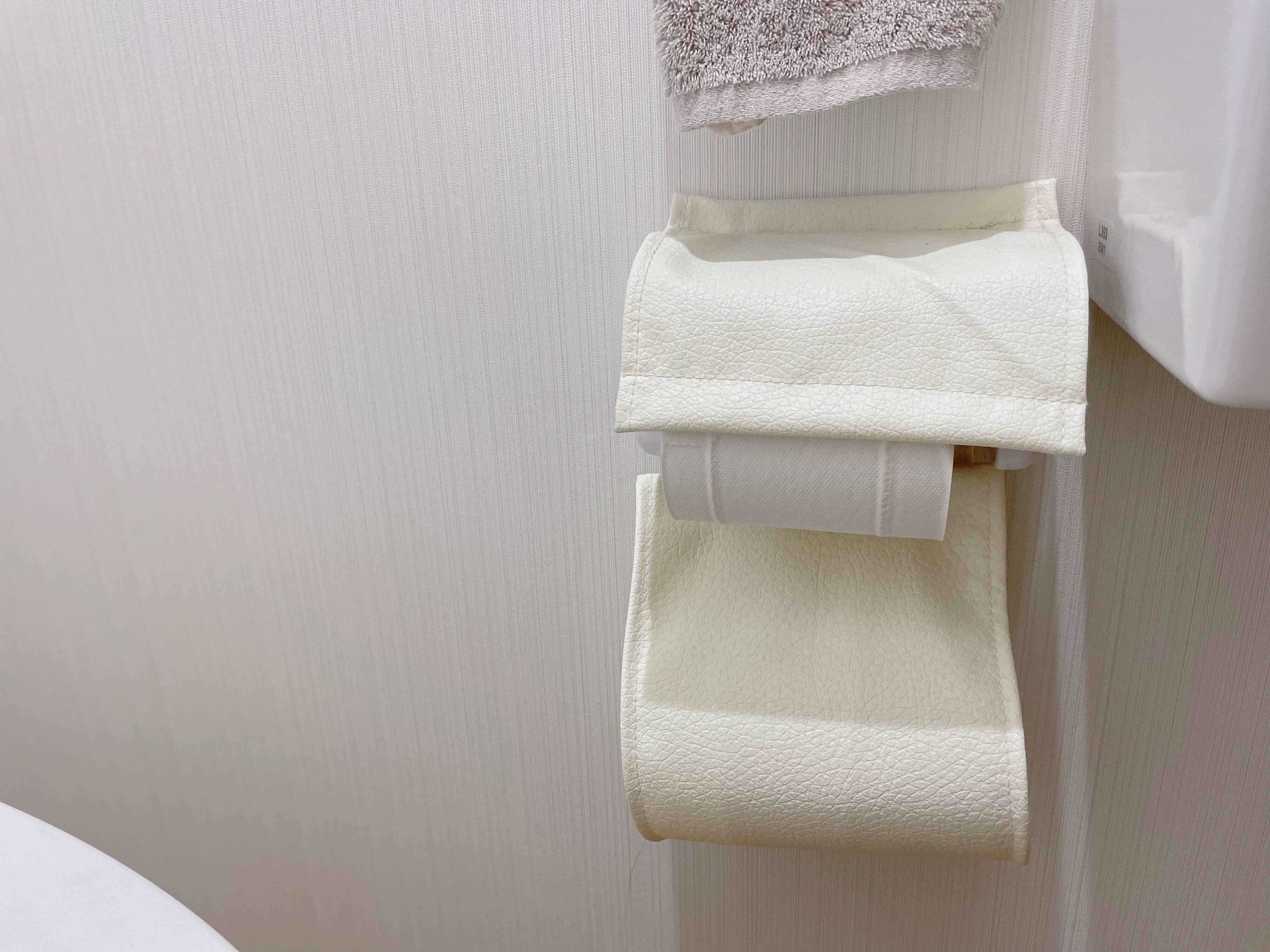 棚は作らずペーパーホルダーを活用する