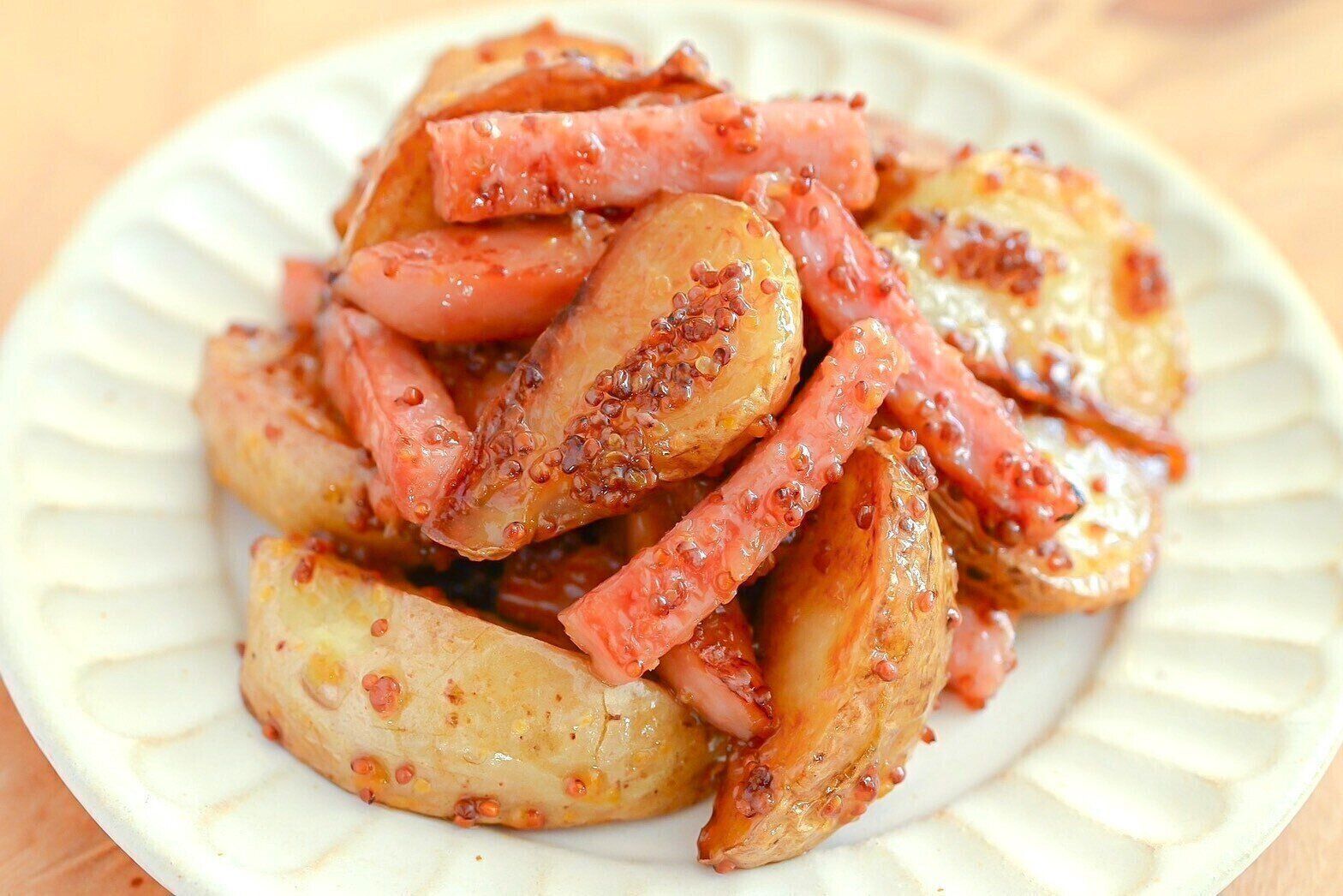 じゃがいもとランチョンミートの粒マスタード炒め