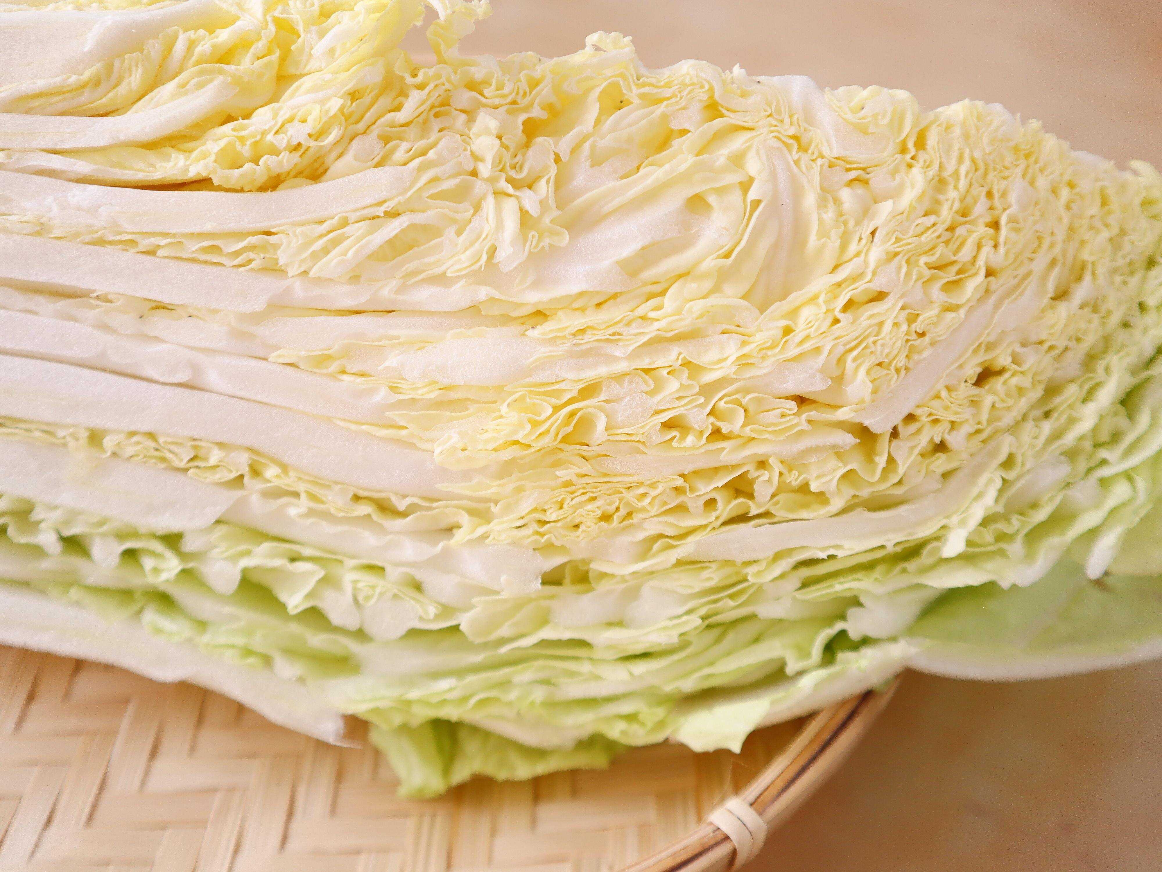 葉が詰まっていて黄色い