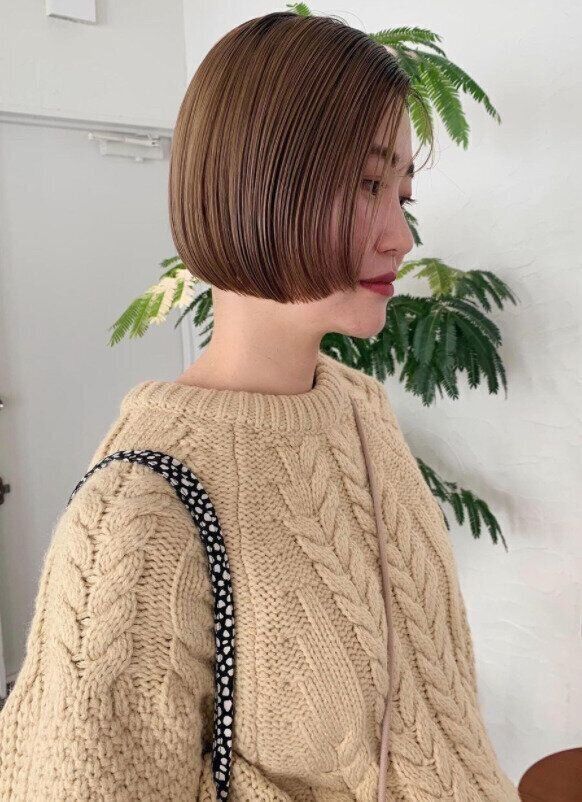 40代丸顔に似合うヘアスタイル ストレートがかっこいい！上質なタイトボブ