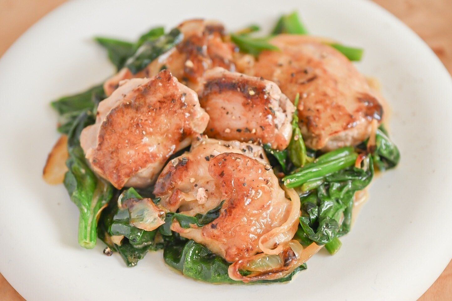 鶏もも肉とほうれん草のトリュフクリーム