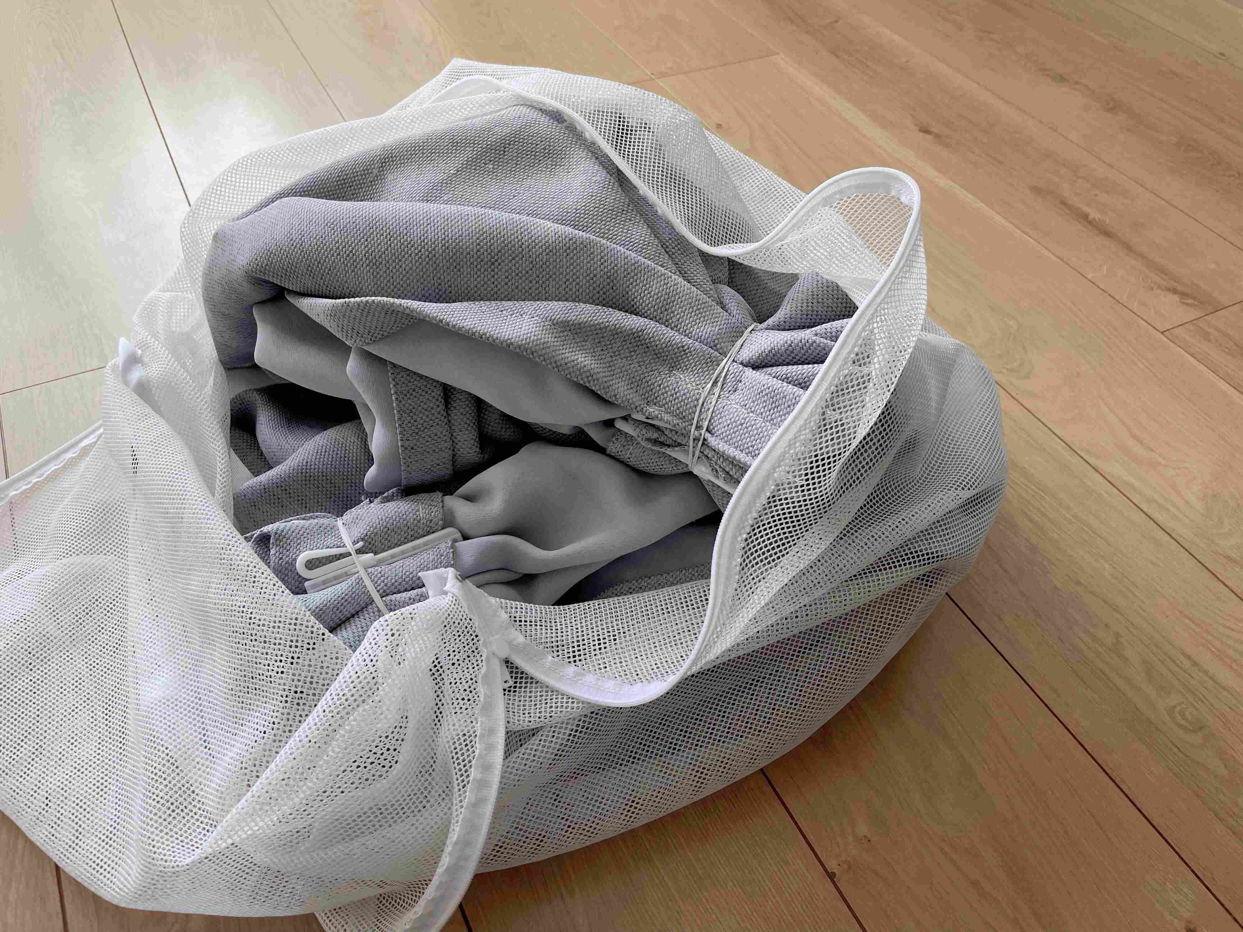 布団対応の洗濯ネットに入れて洗う