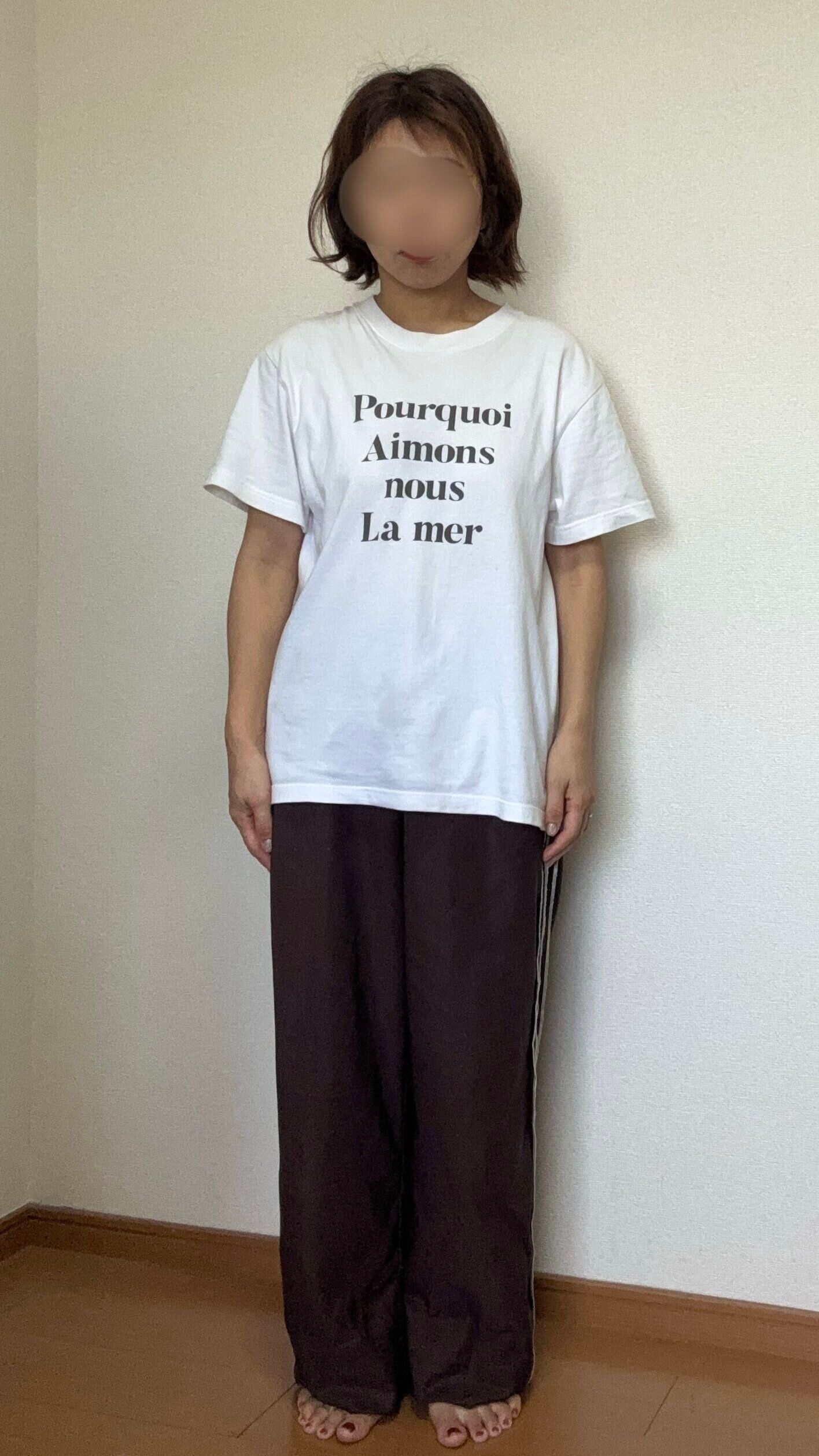 ゆるっとしたTシャツにワイドパンツ