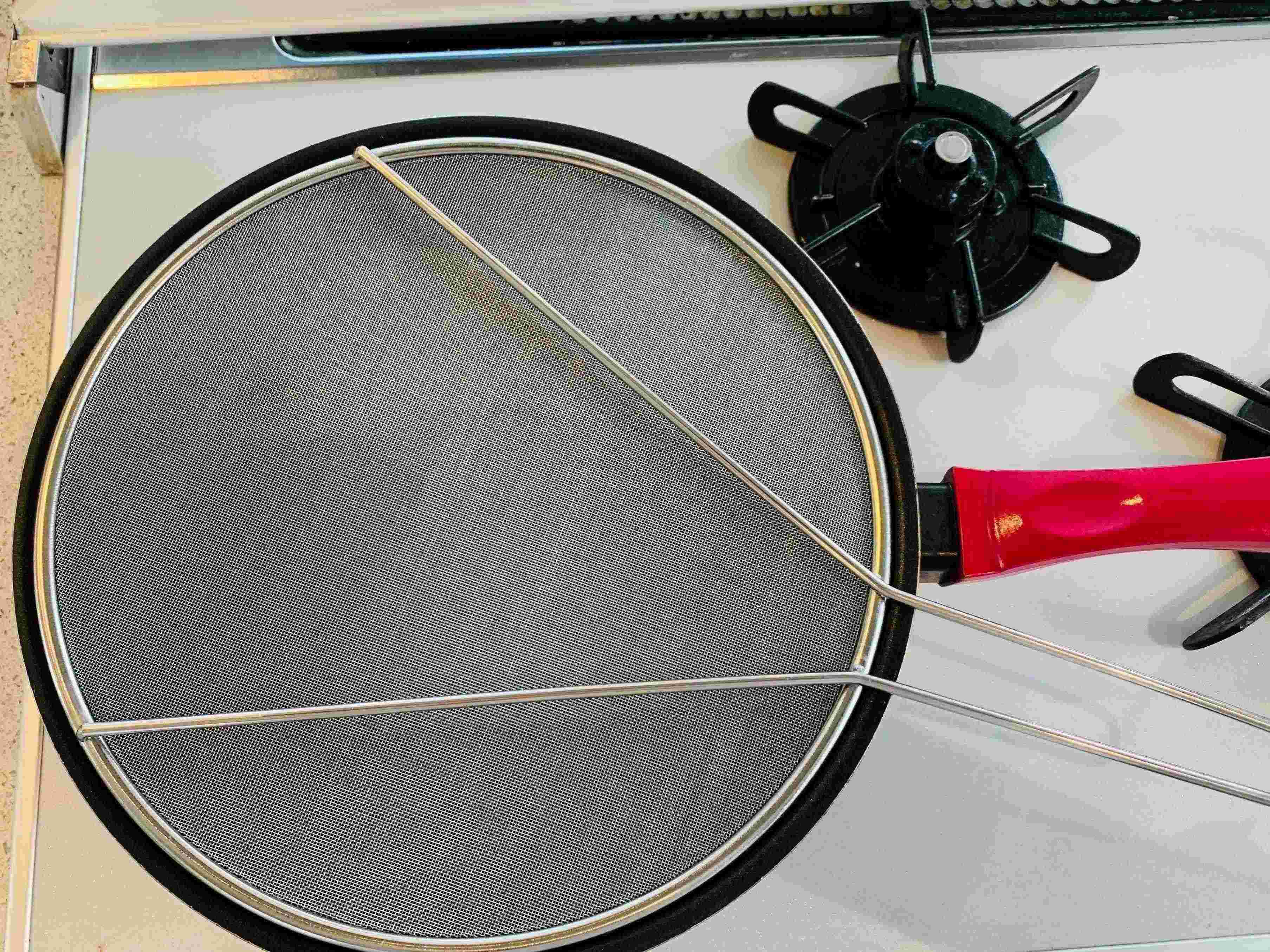 主婦絶賛ニトリ 1品2役の 油はね防止ネット が便利すぎて もう手放せない サンキュ