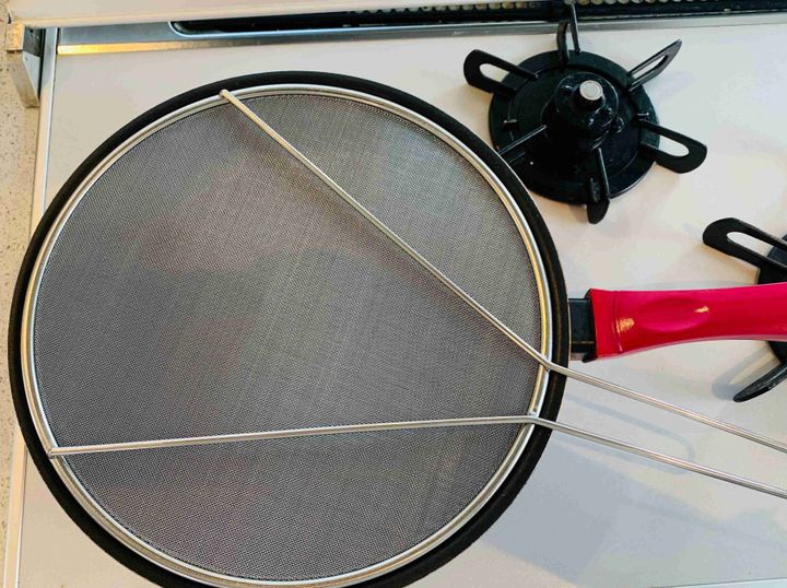 主婦絶賛ニトリ 1品2役の 油はね防止ネット が便利すぎて もう手放せない サンキュ 主婦絶賛ニトリ 1品2役の 油はね防止ネット が便利すぎて もう手放せない サンキュ