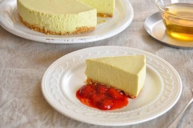 クリームチーズ入りレアピスタチオチーズケーキ