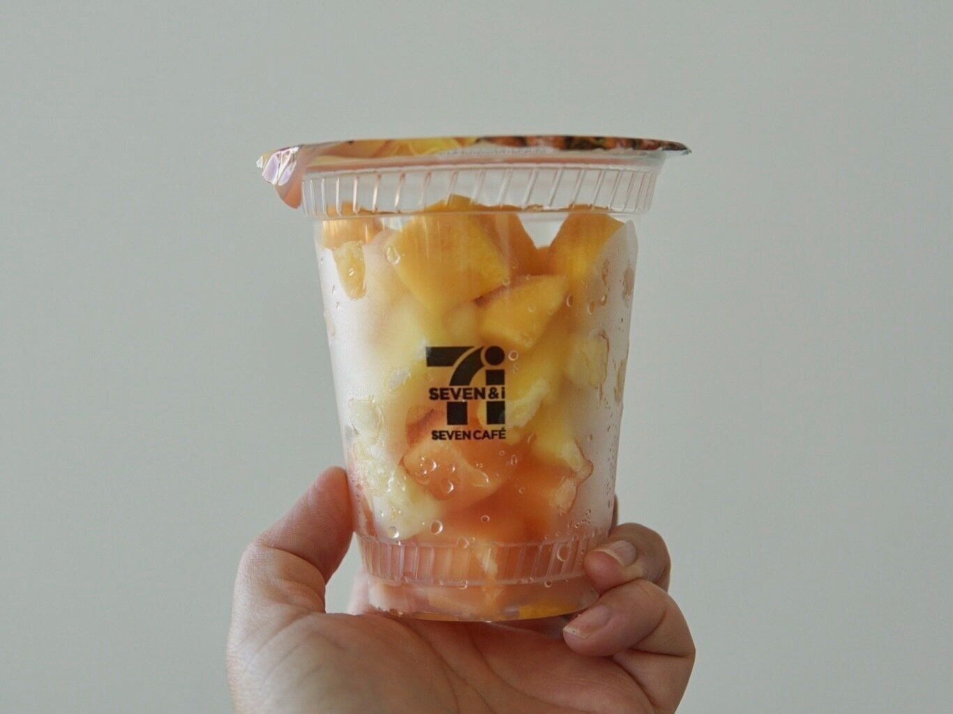 お店で作るマンゴーパインスムージー