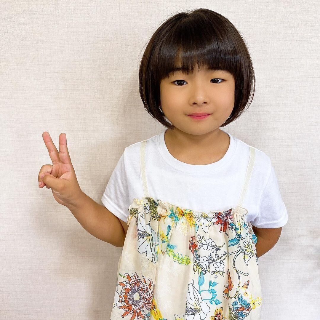 小学生女子も納得のキュートなヘアスタイル。まん丸ボブでキュート