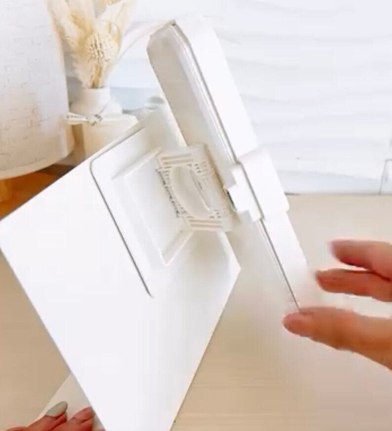 角度を変えられて便利！「防滴スマホホルダー」