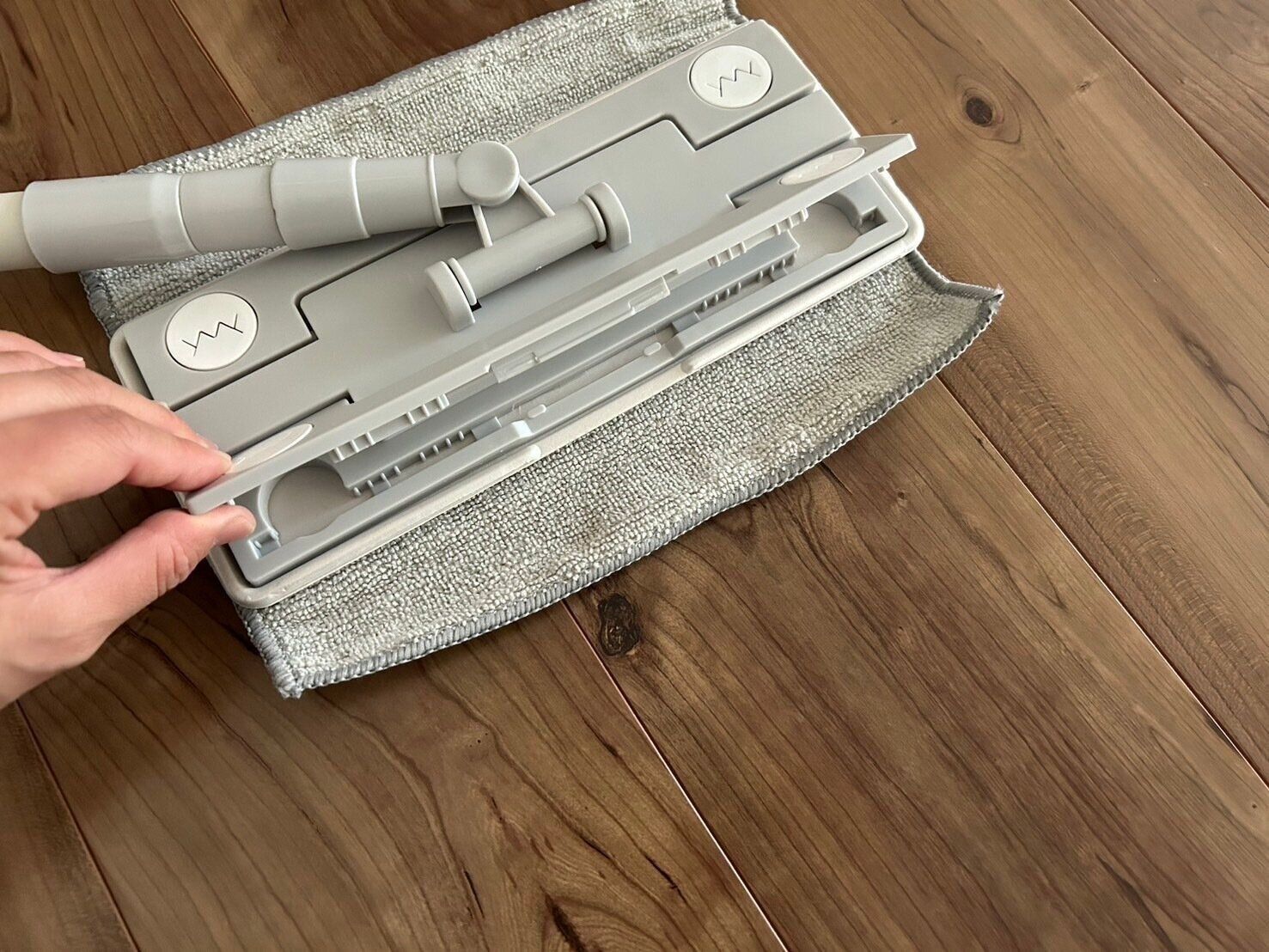 床掃除に最適！ダイソーの2WAY仕様のクリップ型モップ！